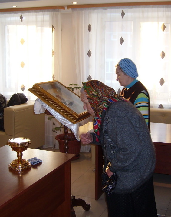 В улан-удэнском социальном центре "Доверие" поклонились мощам блж. Матроны Московской